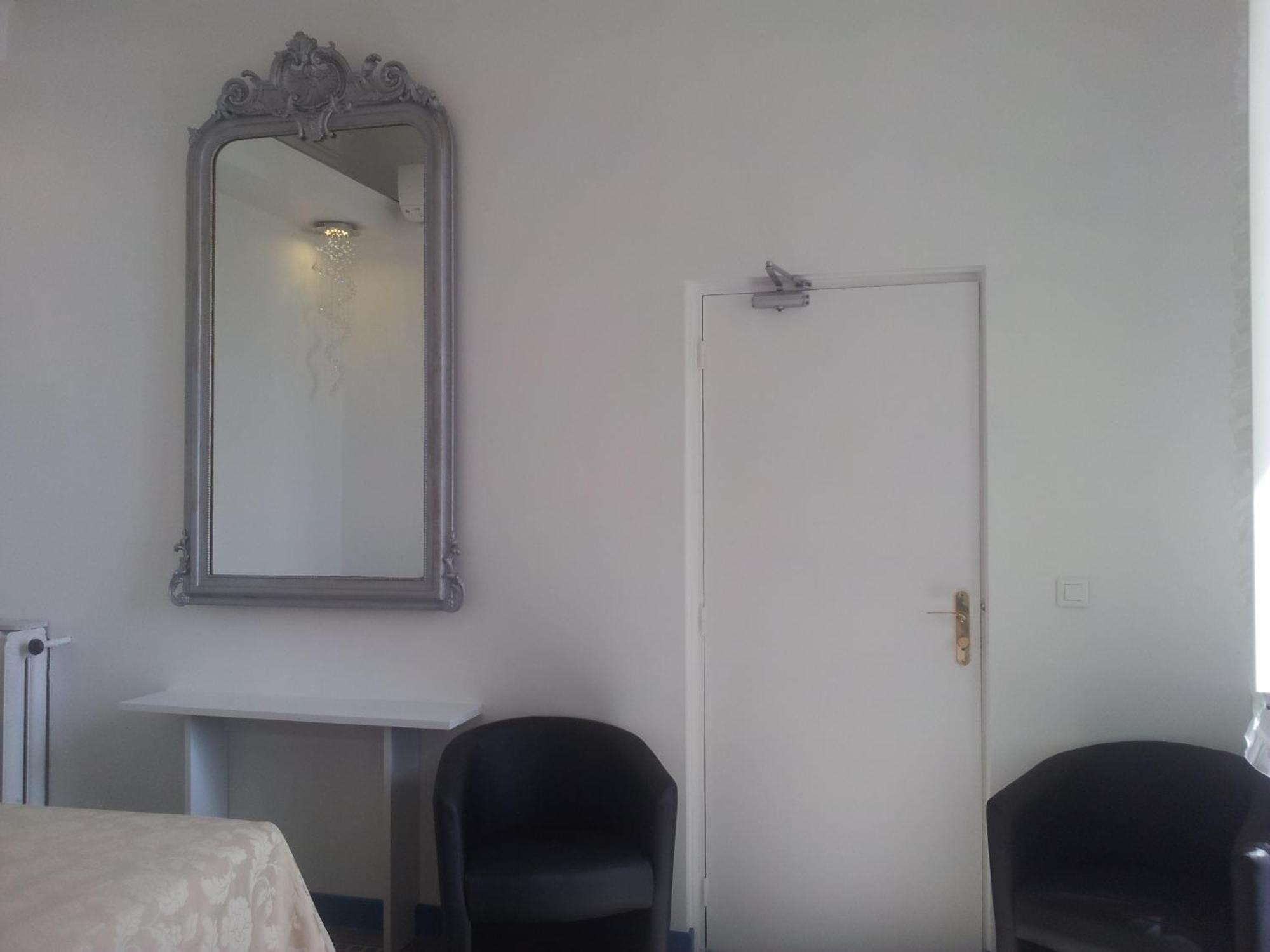 Hotel Cresp Nisa Cameră foto